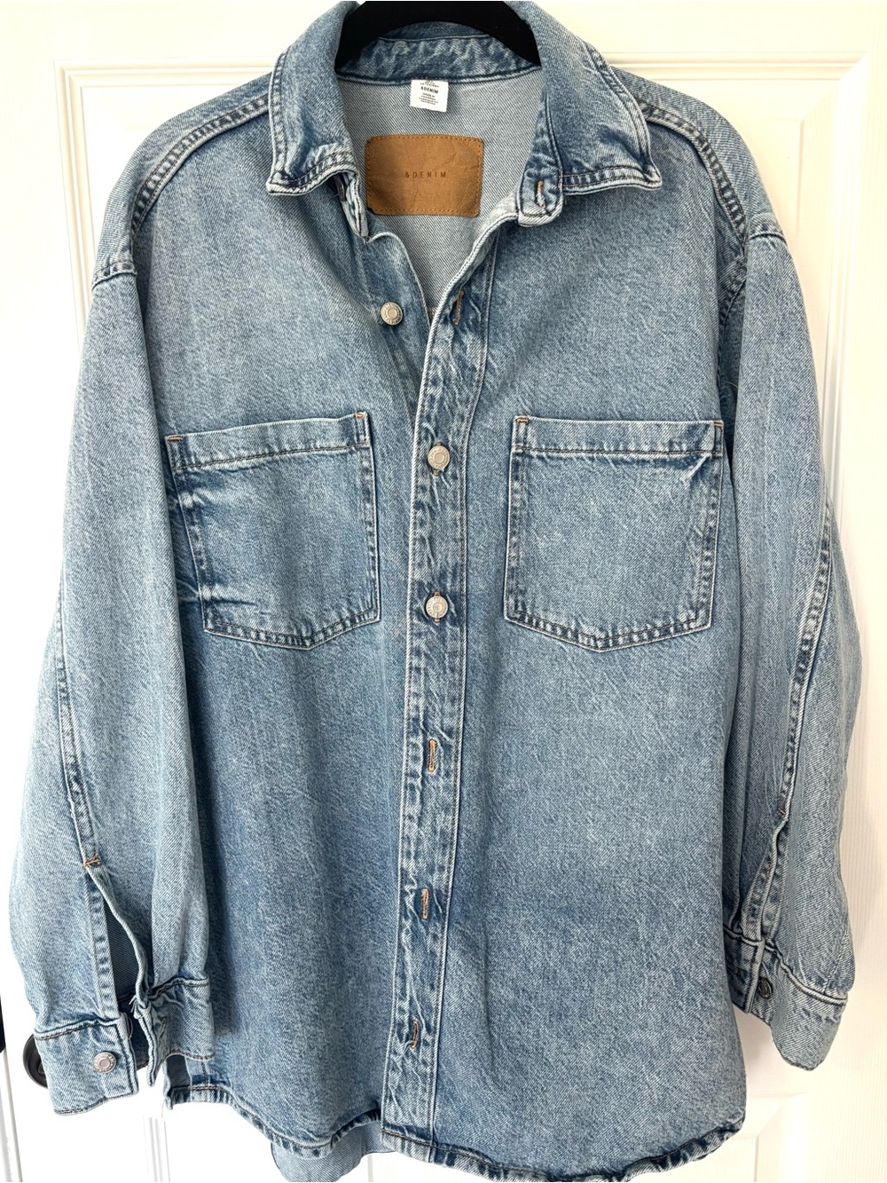Oversized Button-Front Denim Shirt Light/Medium Wash Women’s Size S Relaxed Fit